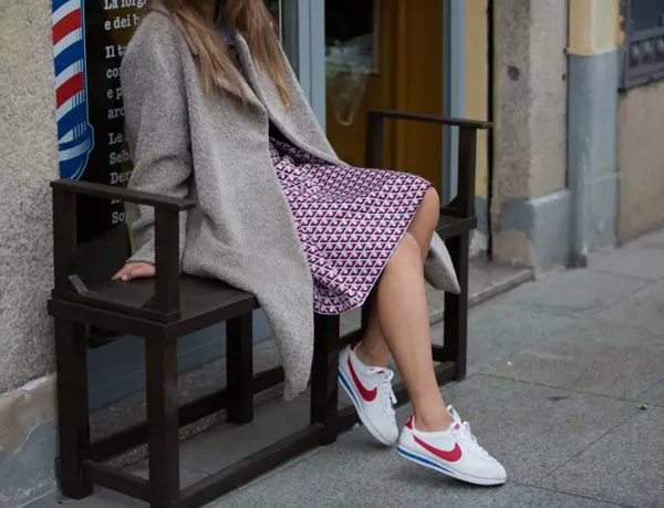 阿迪椰子鞋与精品_莆田耐克阿迪服装,《阿甘正传》白鞋:跑遍美国而红